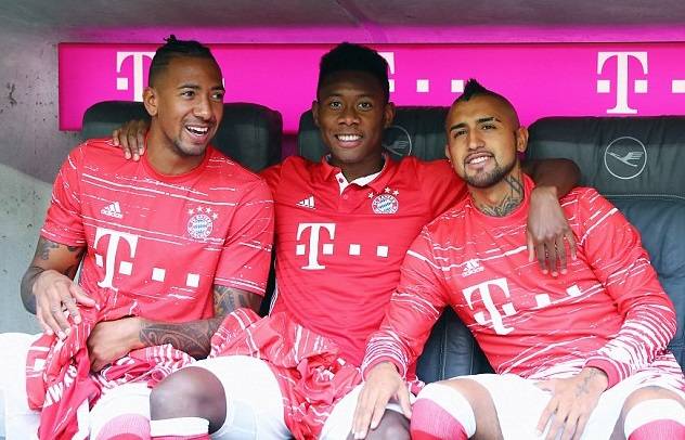 多名球员接 多名球员接