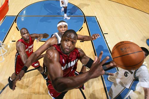 的点光源与 的点光源与